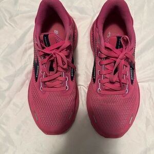 Brooks Women's Pink Athletic Sneakers